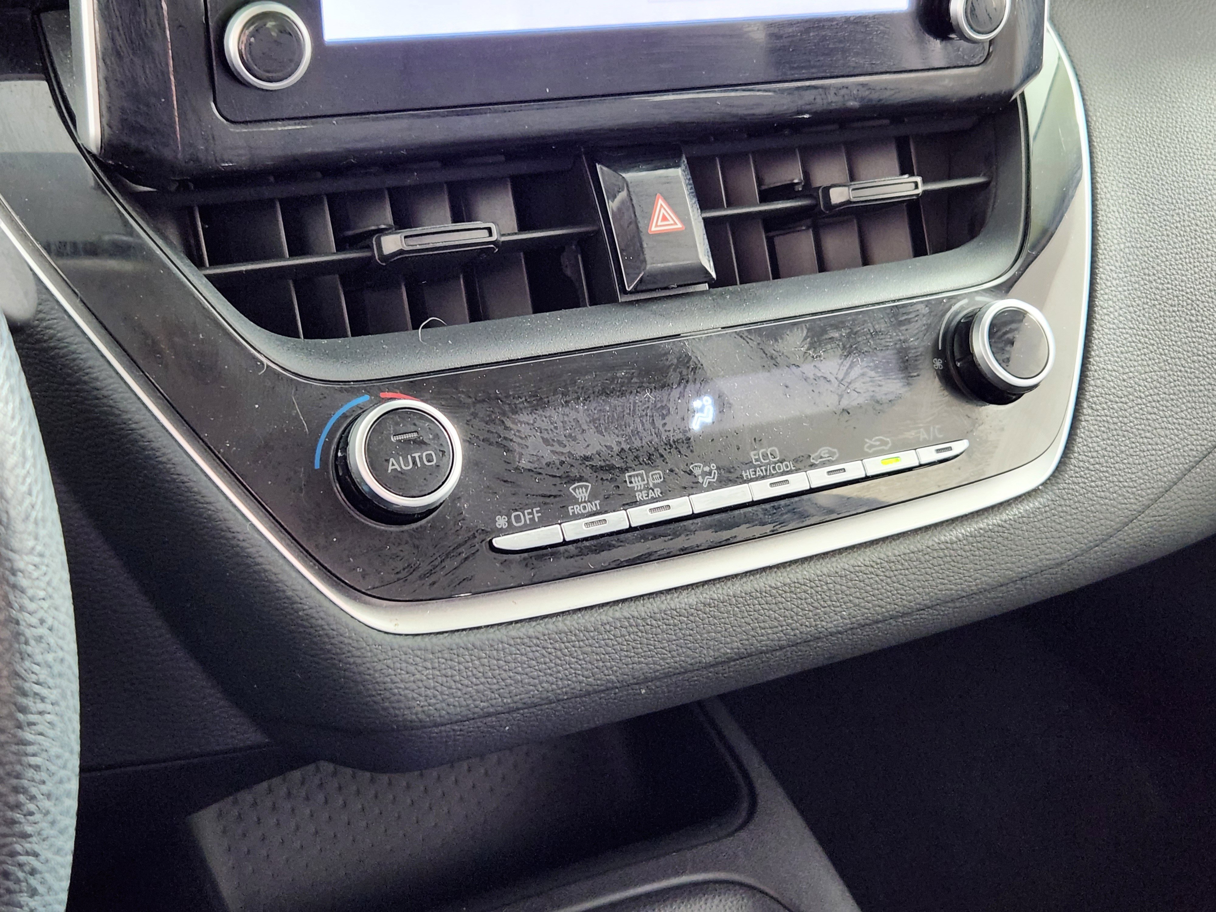 Used 2020 Toyota Corolla LE image 24