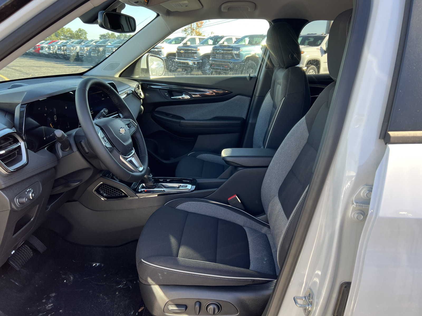New 2026 Chevrolet TrailBlazer LT w/ Convenience Package AWD/4WD image 4