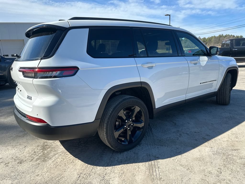 Used 2023 Jeep Grand Cherokee L Laredo AWD/4WD image 5