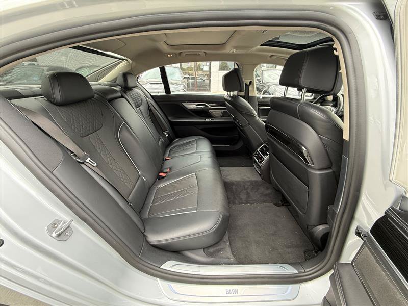 Used 2018 BMW 750Li xDrive AWD/4WD image 25