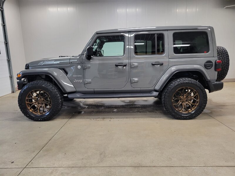 Used 2022 Jeep Wrangler Unlimited Sahara w/ LED Lighting Group AWD/4WD image 4