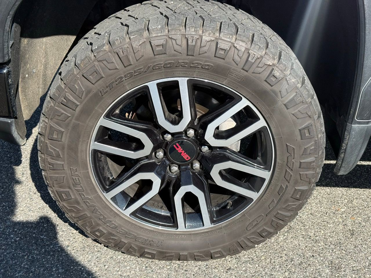 Used 2023 GMC Sierra 1500 AT4 w/ Technology Package AWD/4WD image 10