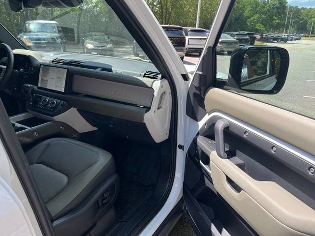 Certified 2025 Land Rover Defender 110 X-Dynamic SE AWD/4WD image 10