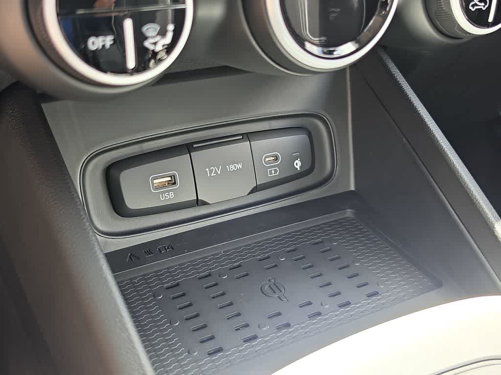 New 2026 Hyundai Venue SEL FWD image 31