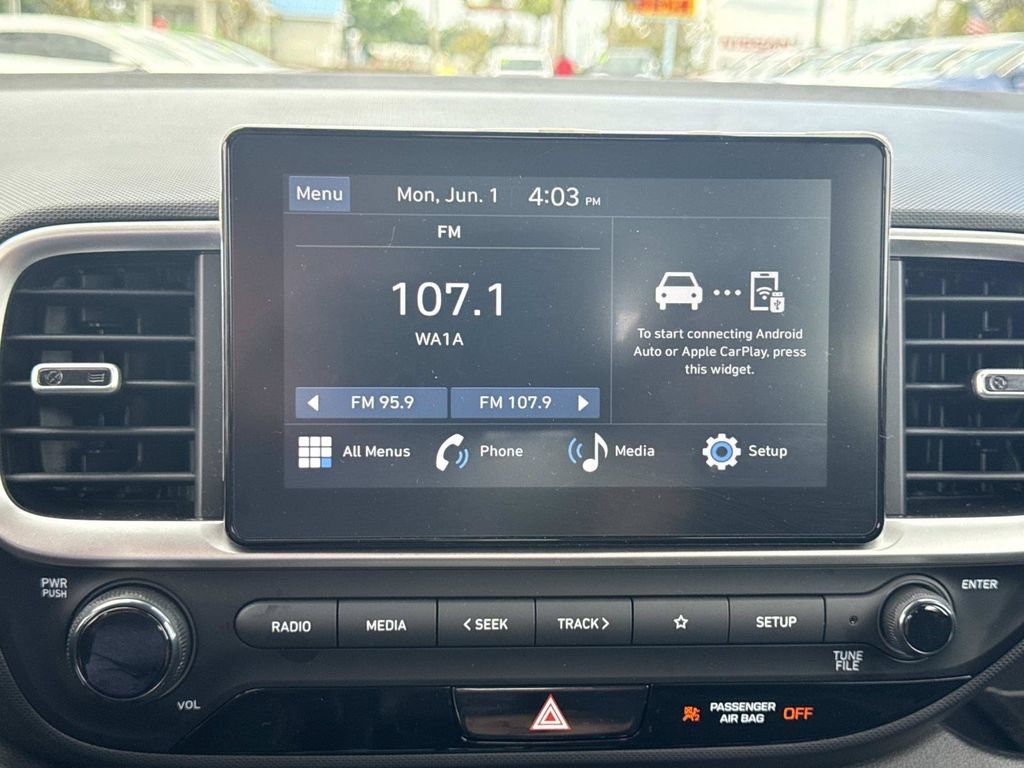 Used 2025 Hyundai Venue SEL FWD image 21