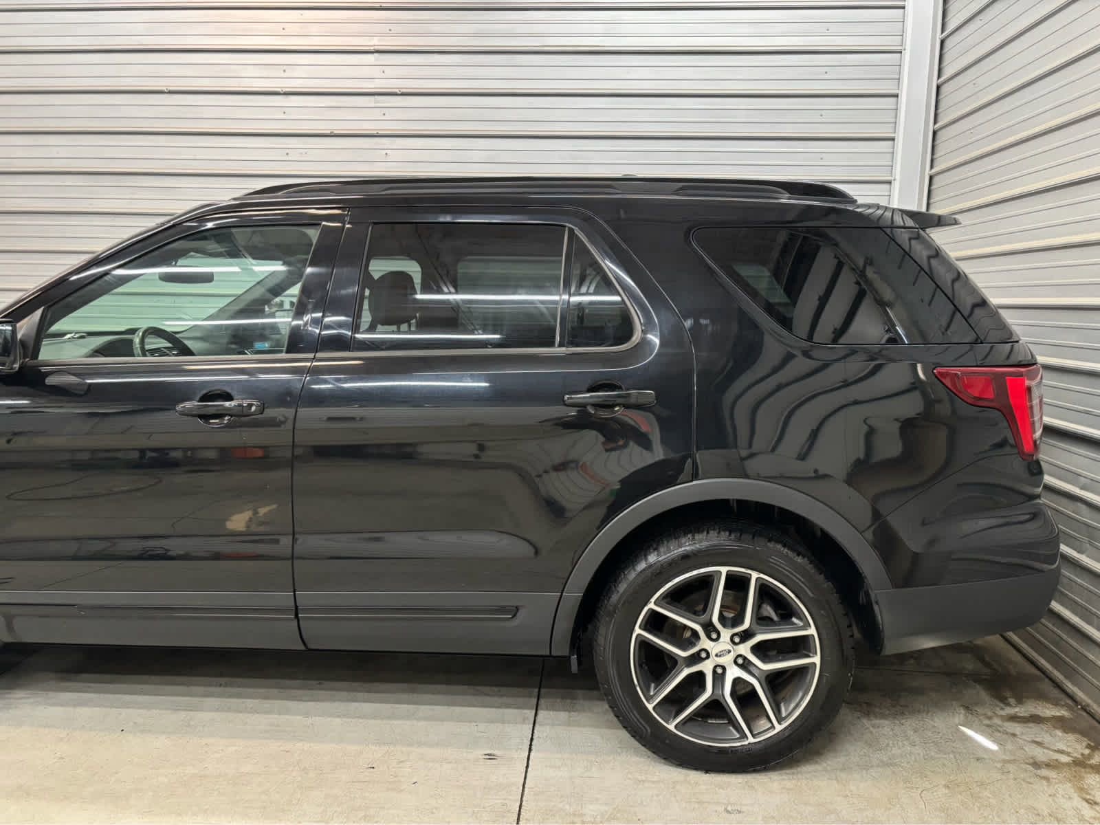 Used 2017 Ford Explorer Sport AWD/4WD image 5