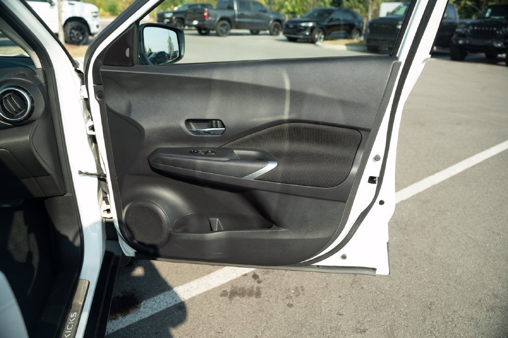 Used 2023 Nissan Kicks SV w/ Interior Electronics Package FWD image 22