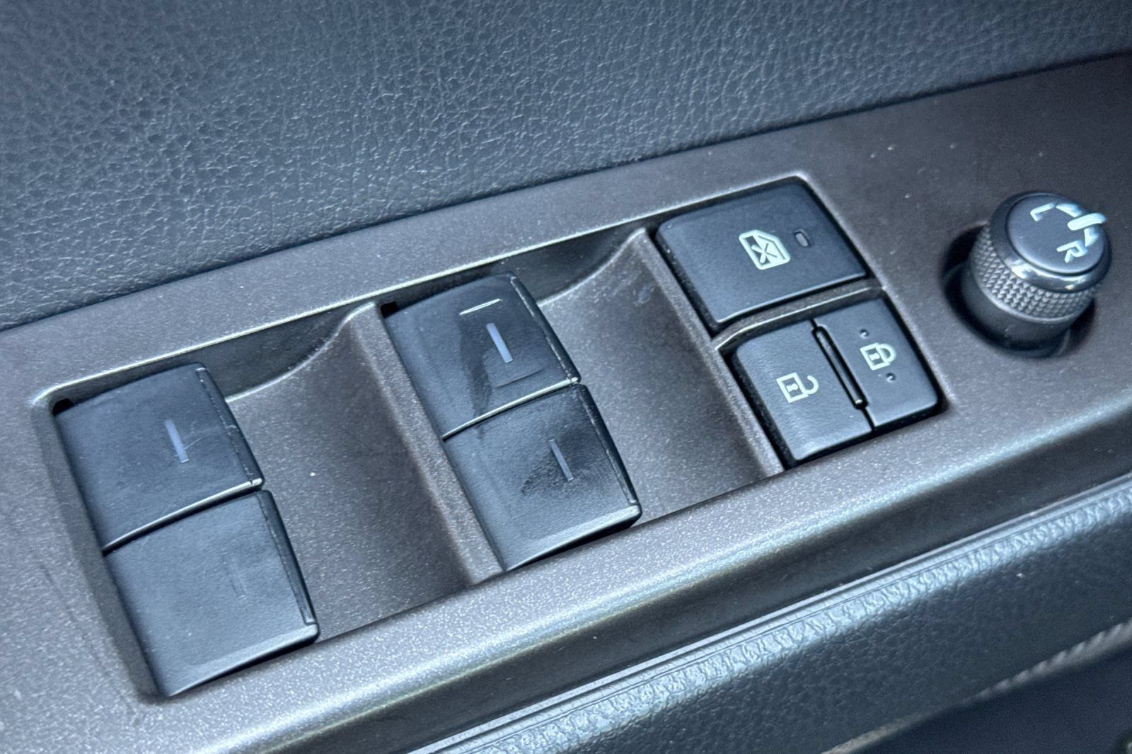 Used 2022 Toyota Camry SE FWD image 11