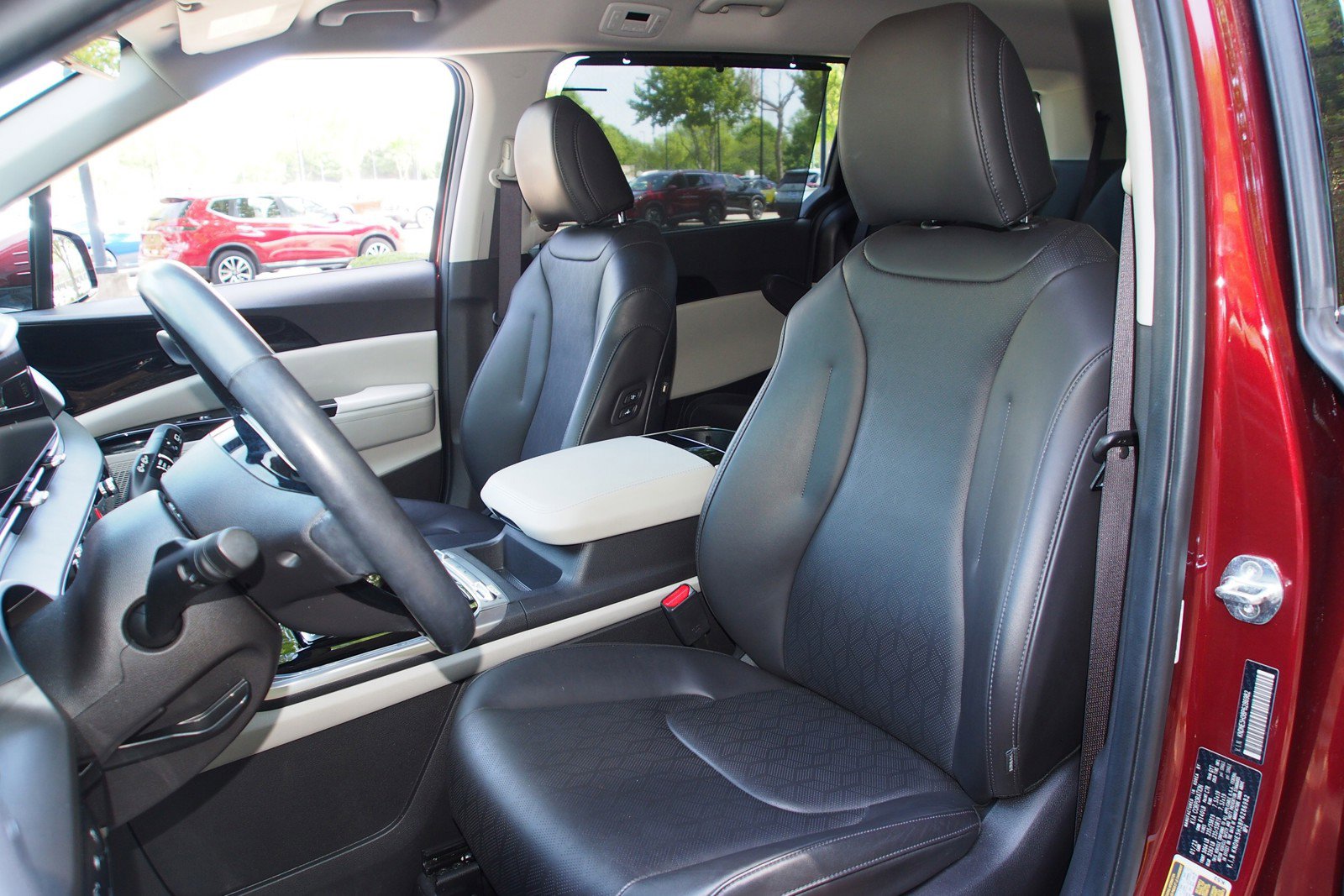 Used 2023 Kia Carnival SX FWD image 17