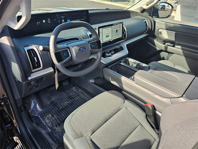 New 2025 Ford Expedition Active image 2