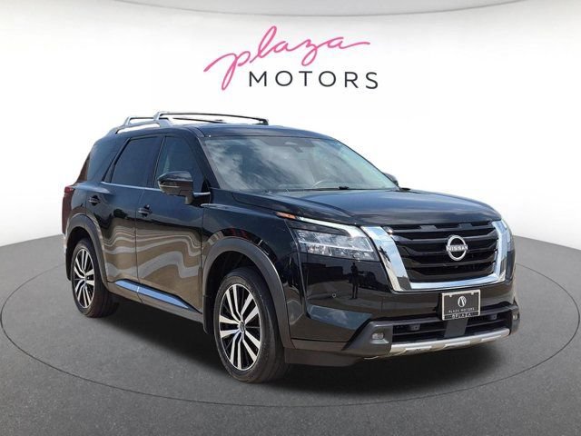 Used 2023 Nissan Pathfinder Platinum w/ Cargo Package FWD image 3