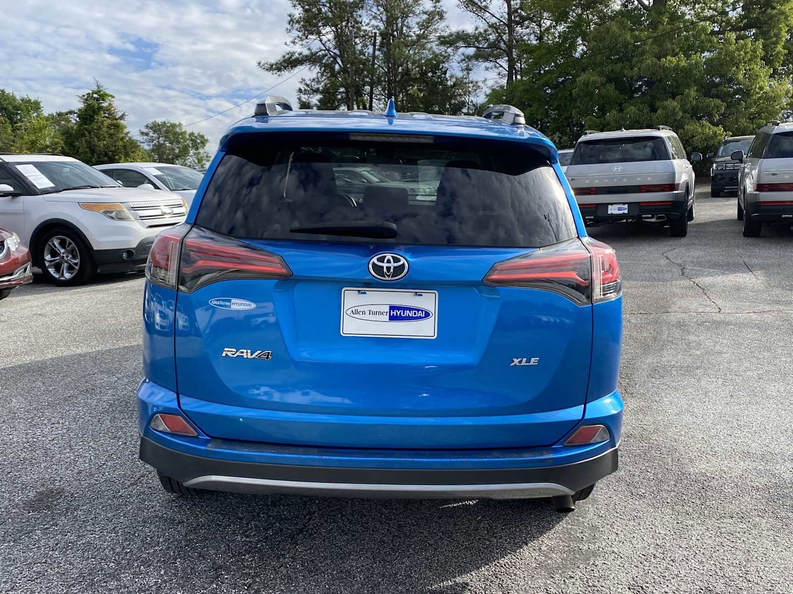 Used 2018 Toyota RAV4 XLE image 6