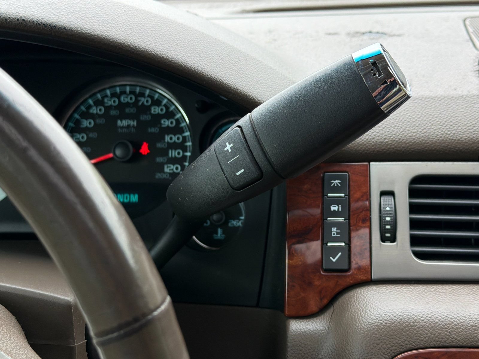 Used 2013 Chevrolet Tahoe LTZ AWD/4WD image 22
