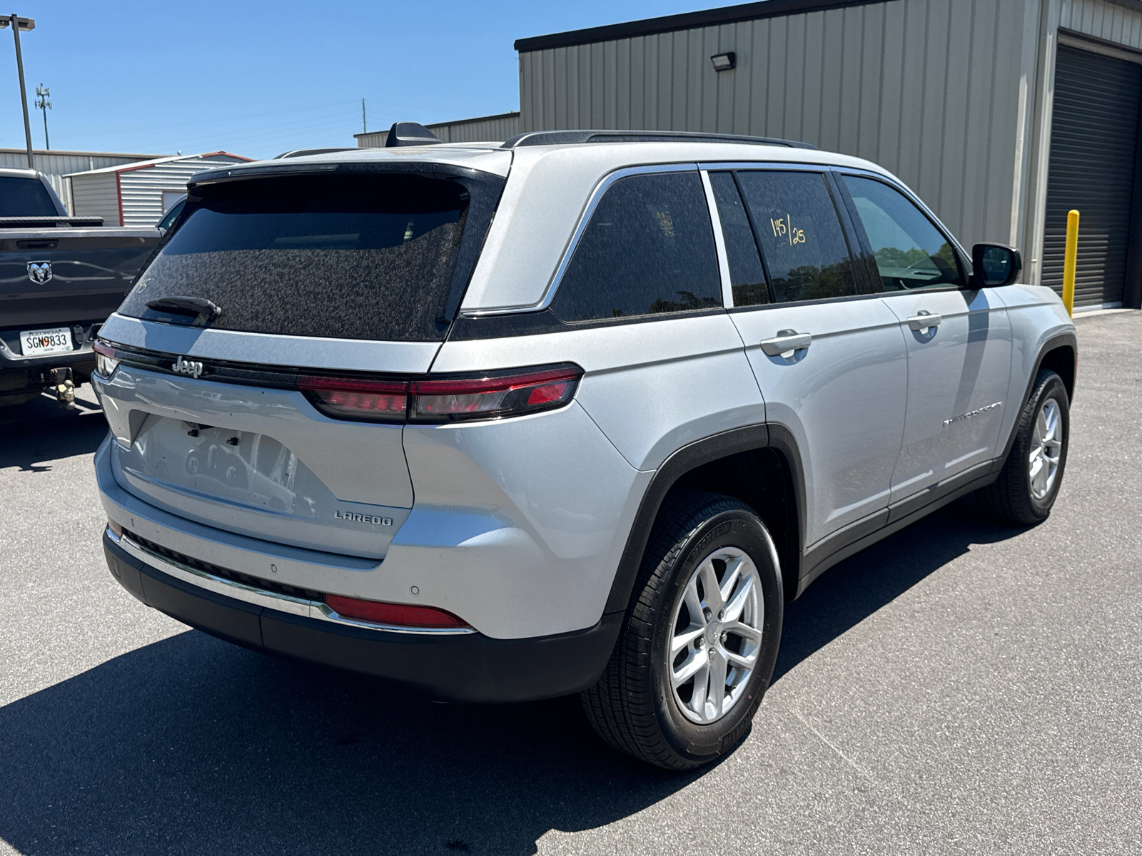 Used 2025 Jeep Grand Cherokee Laredo X RWD image 5