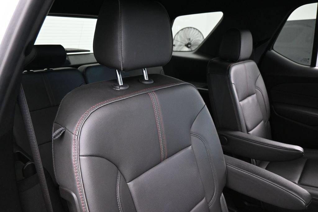 Used 2023 Chevrolet Traverse RS FWD image 48