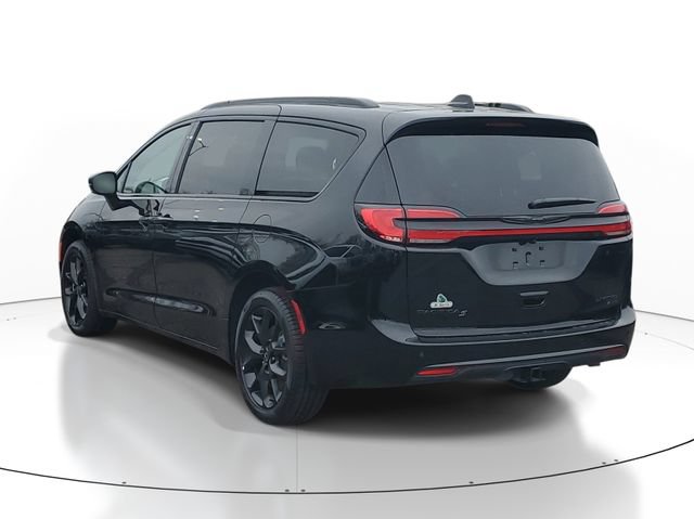 New 2026 Chrysler Pacifica Limited w/ S Appearance Package AWD/4WD image 3