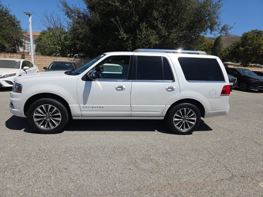 Used 2015 Lincoln Navigator 2WD image 2