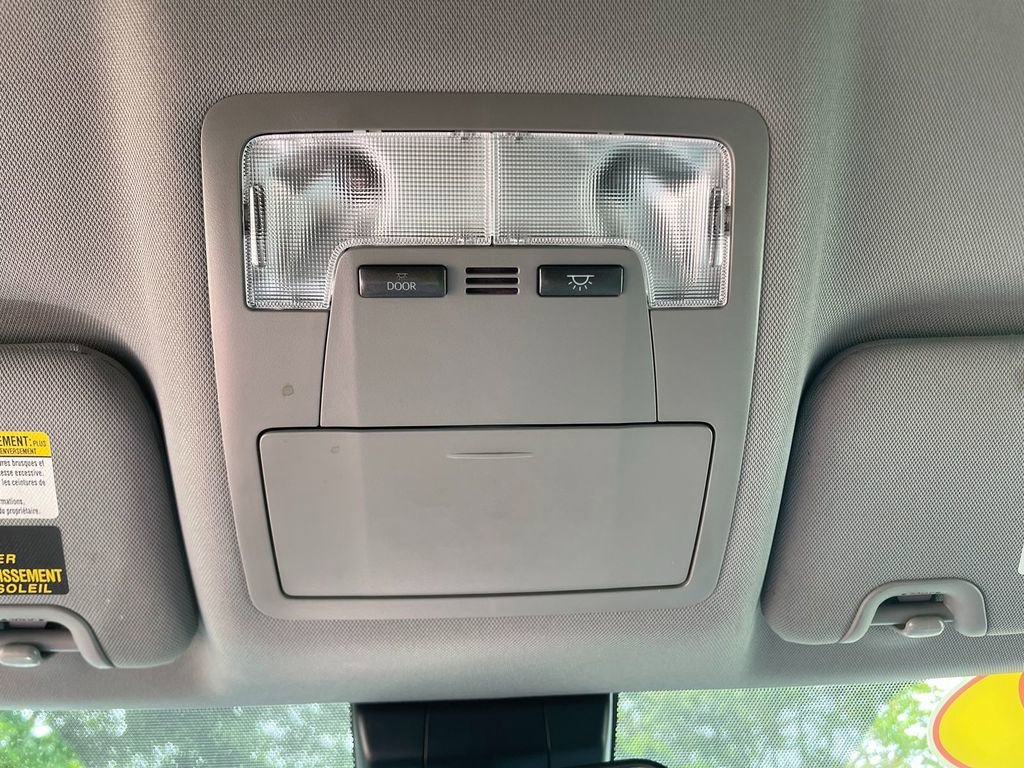 Used 2019 Toyota Highlander Plus AWD/4WD image 23