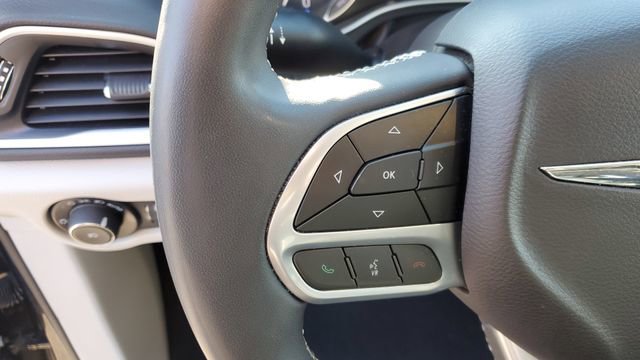 Certified 2024 Chrysler Pacifica Touring-L FWD image 10