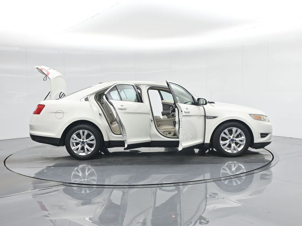 Used 2010 Ford Taurus SEL image 4