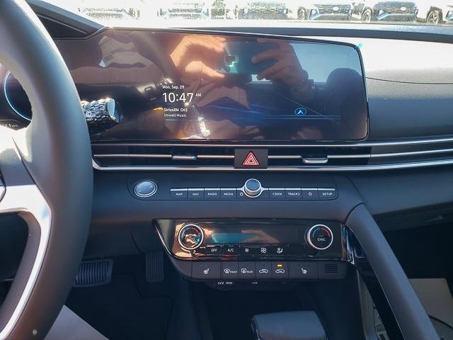 New 2025 Hyundai Elantra Limited image 12