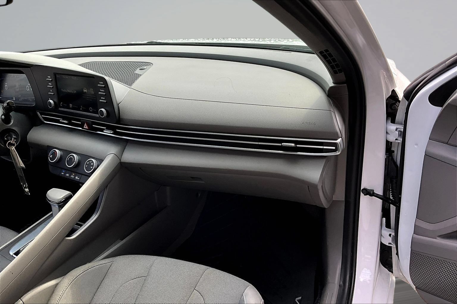 Used 2025 Hyundai Elantra SE FWD image 22