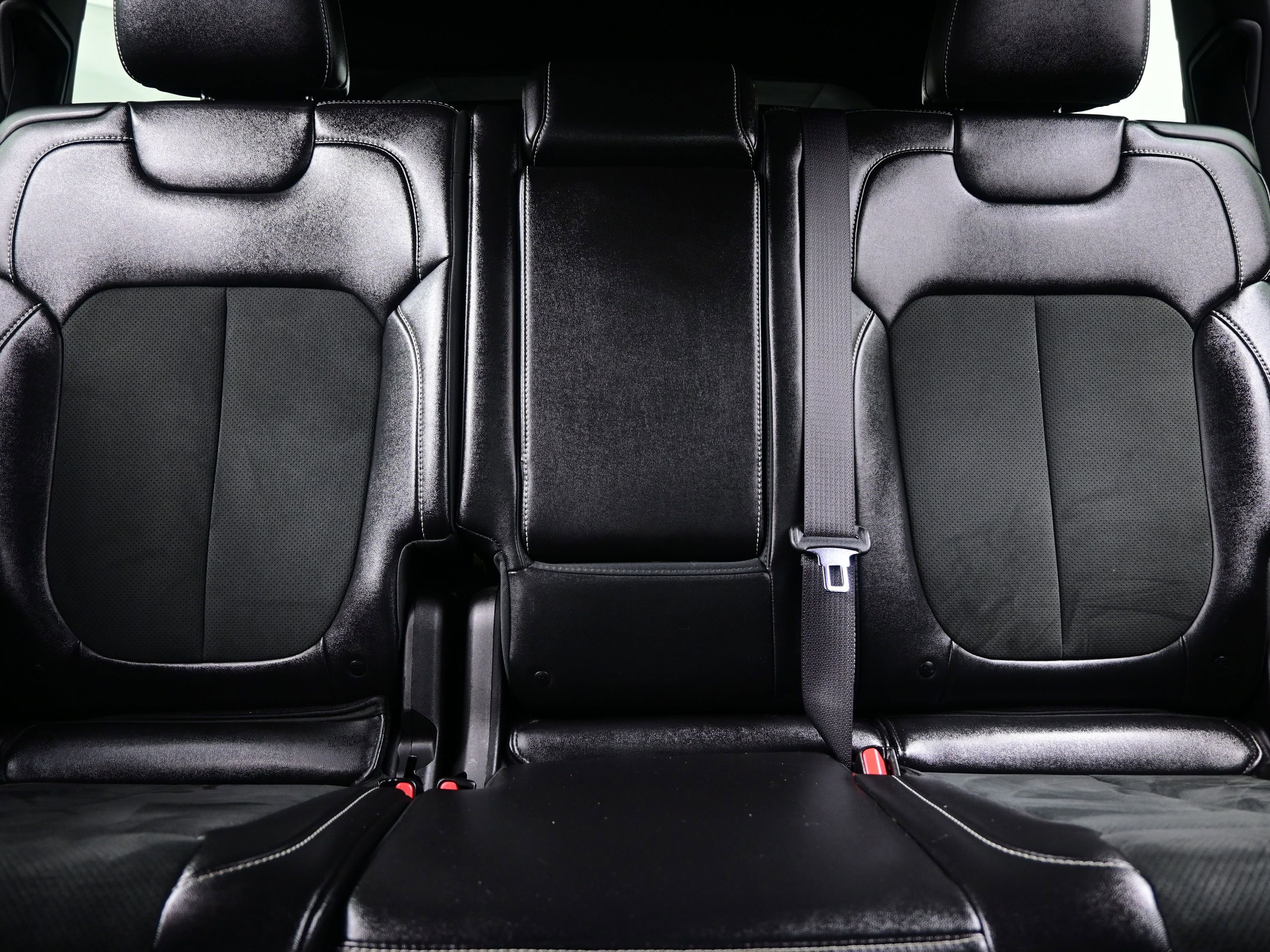 Used 2023 Jeep Grand Cherokee L Laredo image 16