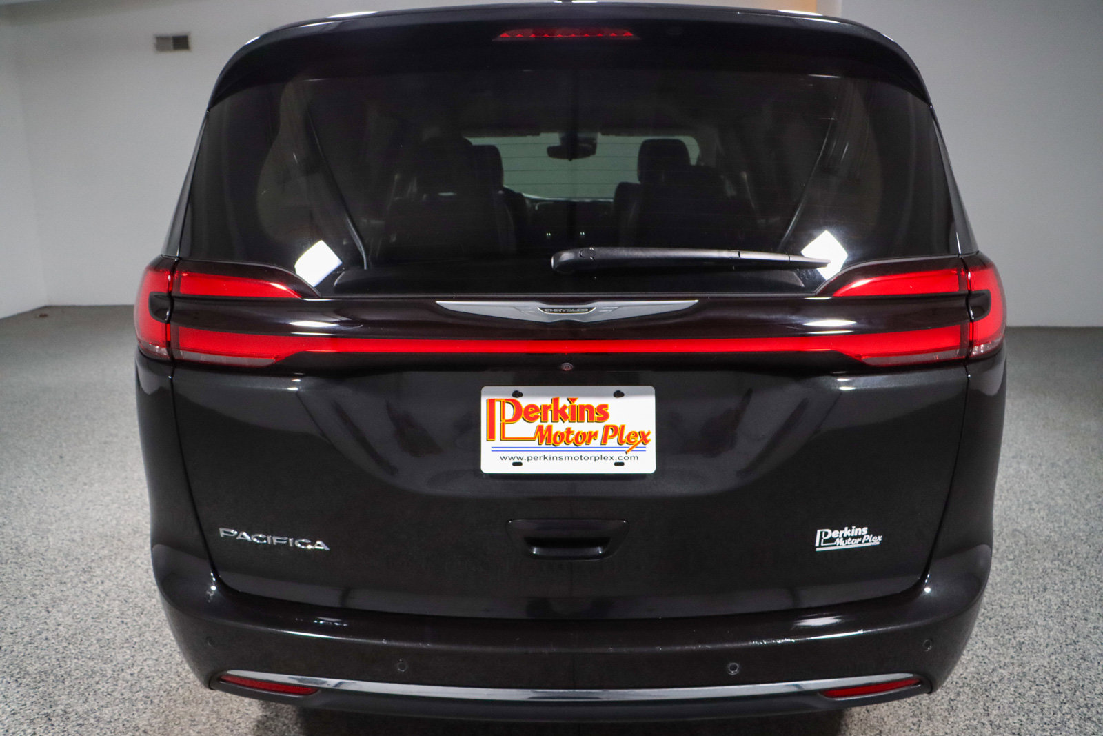 Used 2023 Chrysler Pacifica Touring-L FWD image 8