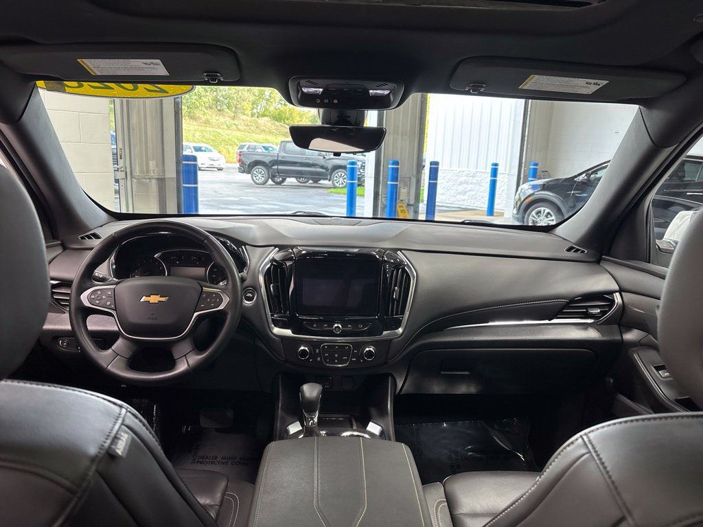 Used 2023 Chevrolet Traverse LT w/ LT Premium Package AWD/4WD image 13