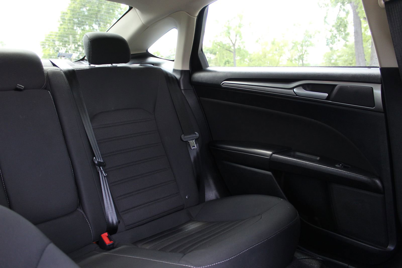 Used 2020 Ford Fusion SE FWD image 14