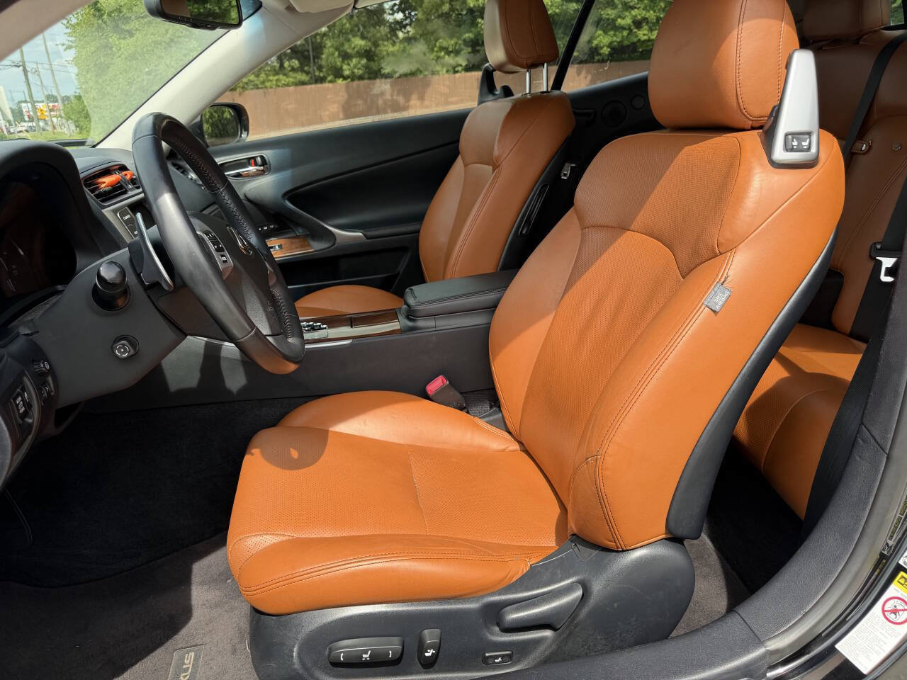 Used 2011 Lexus IS 250C w/ Luxury Pkg RWD image 4