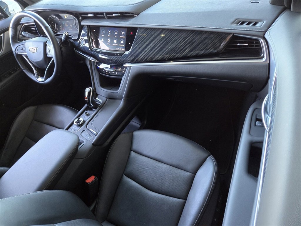 Used 2025 Cadillac XT6 Premium Luxury image 26