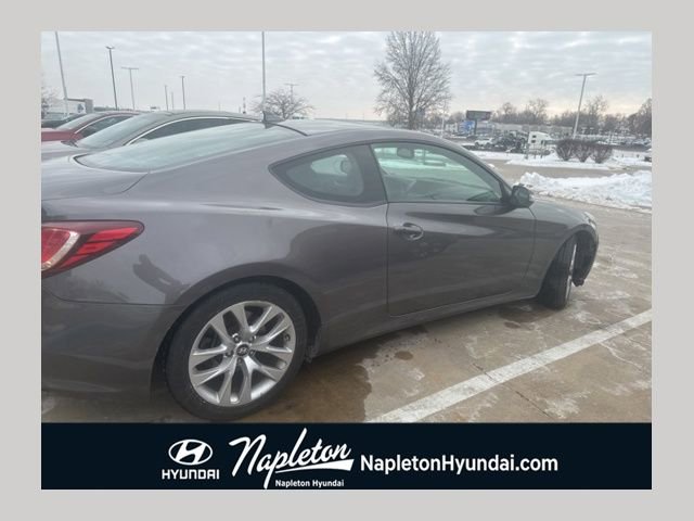 Used 2013 Hyundai Genesis 3.8 image 1
