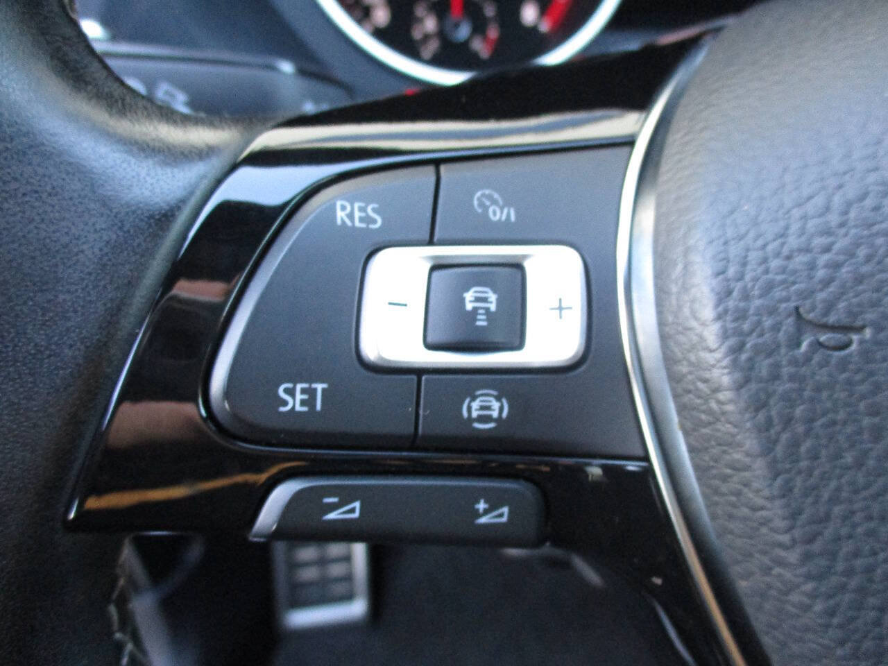 Used 2021 Volkswagen Tiguan SE R-Line FWD image 67