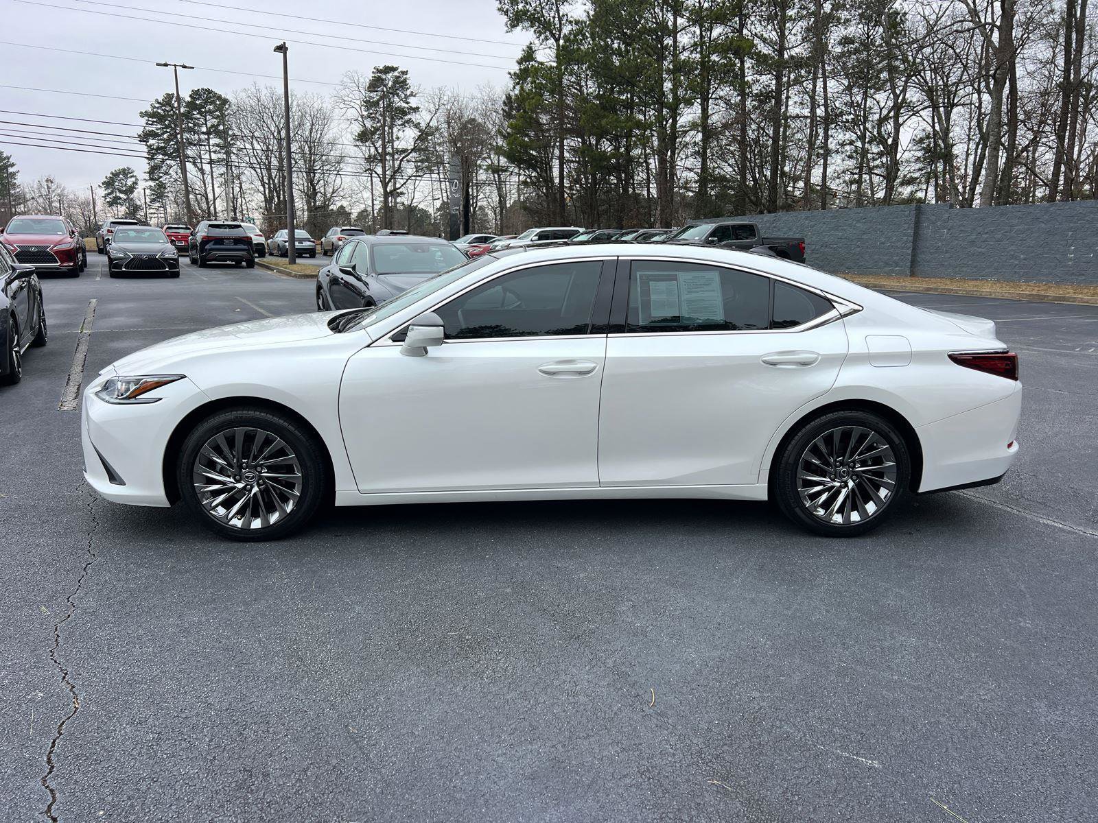 Used 2024 Lexus ES 350 w/ Technology Package image 9