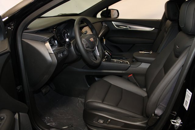 New 2025 Cadillac XT5 Luxury image 4