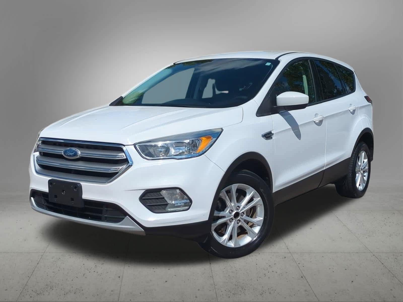 Used 2017 Ford Escape SE AWD/4WD image 1