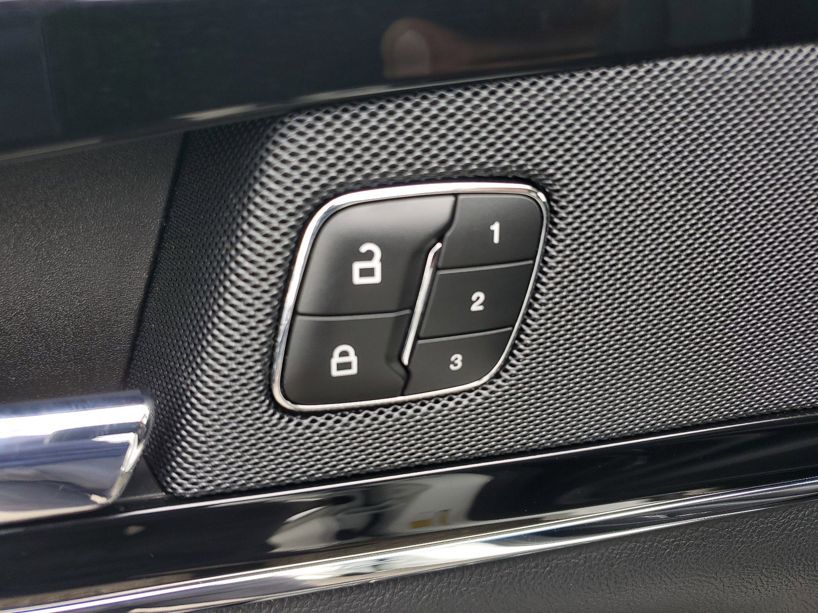 Used 2023 Lincoln Nautilus AWD w/ Premium Package image 17