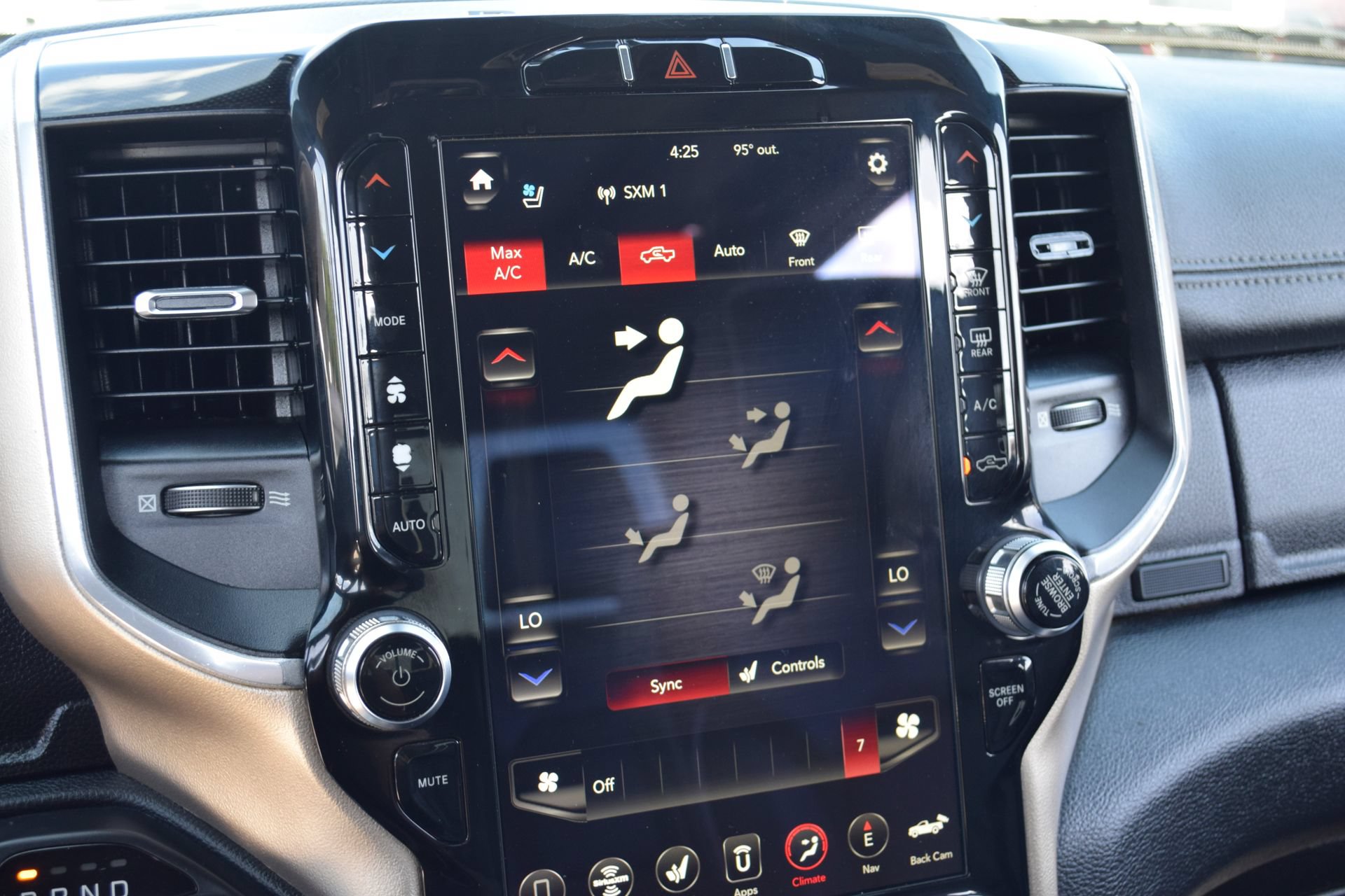 Used 2019 RAM 1500 Laramie AWD/4WD image 14