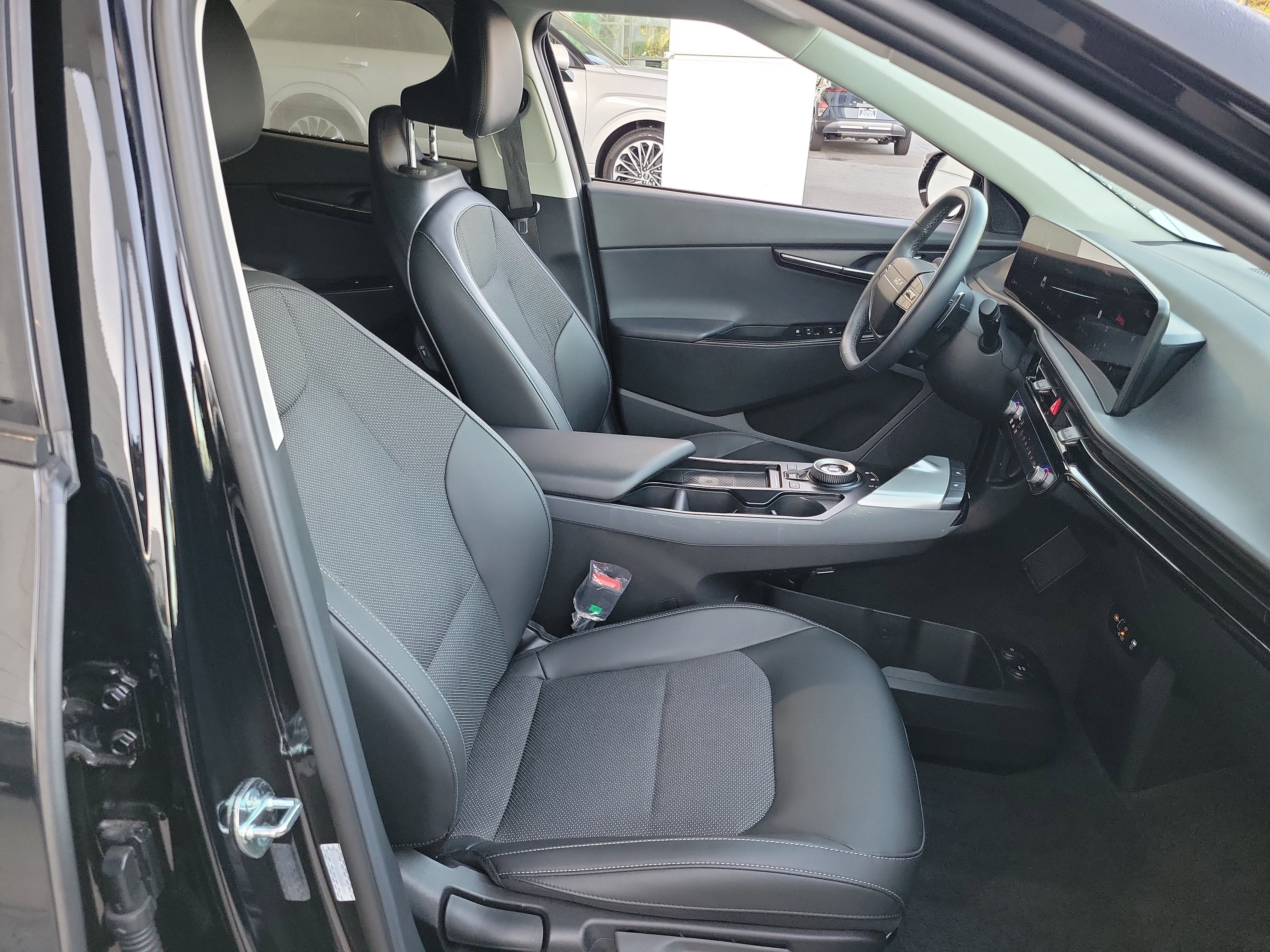Used 2025 Kia EV6 Light RWD image 17