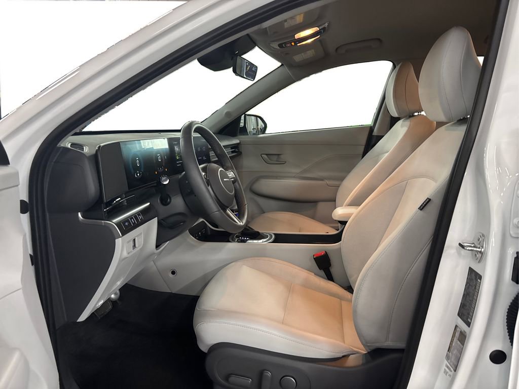 Certified 2025 Hyundai Kona SEL image 9