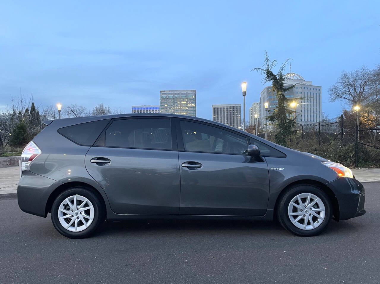 Used 2012 Toyota Prius V Three image 6