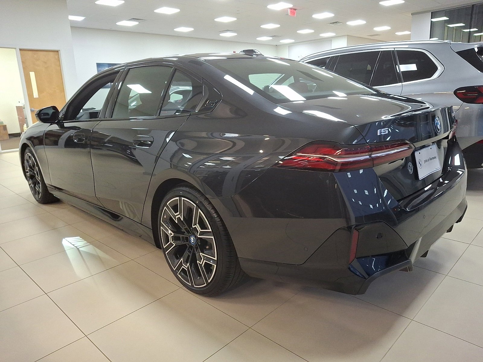 Used 2025 BMW i5 eDrive40i w/ M Sport Package image 6