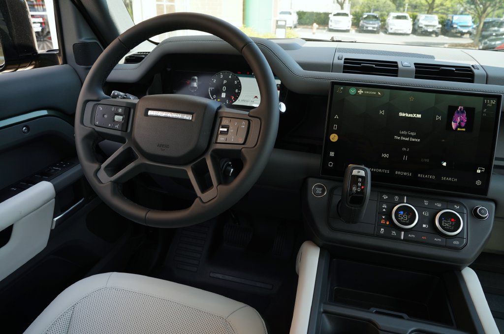 New 2026 Land Rover Defender 110 X-Dynamic SE AWD/4WD image 15