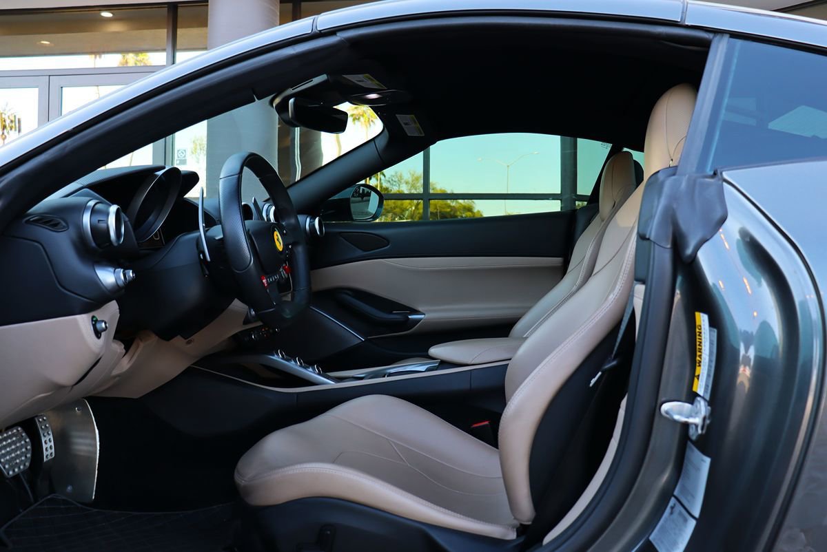 Used 2020 Ferrari Portofino RWD image 37