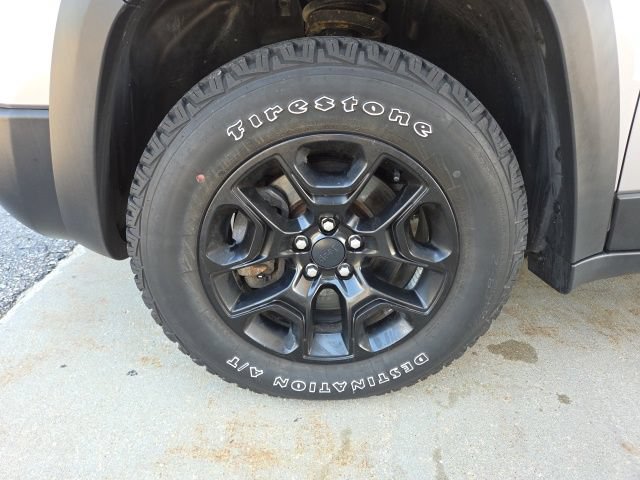 Used 2019 Jeep Cherokee Trailhawk AWD/4WD image 71