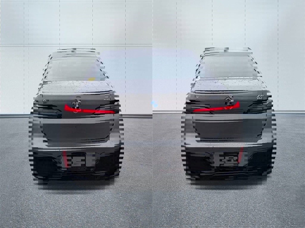 New 2025 BMW 740i xDrive w/ Premium Package image 3