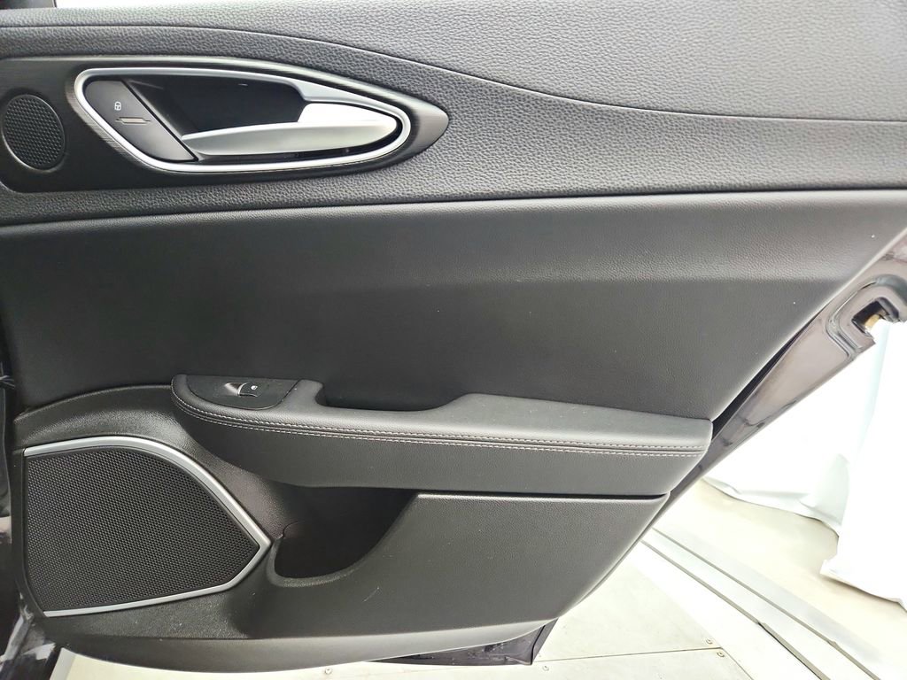 Used 2018 Alfa Romeo Giulia AWD image 30