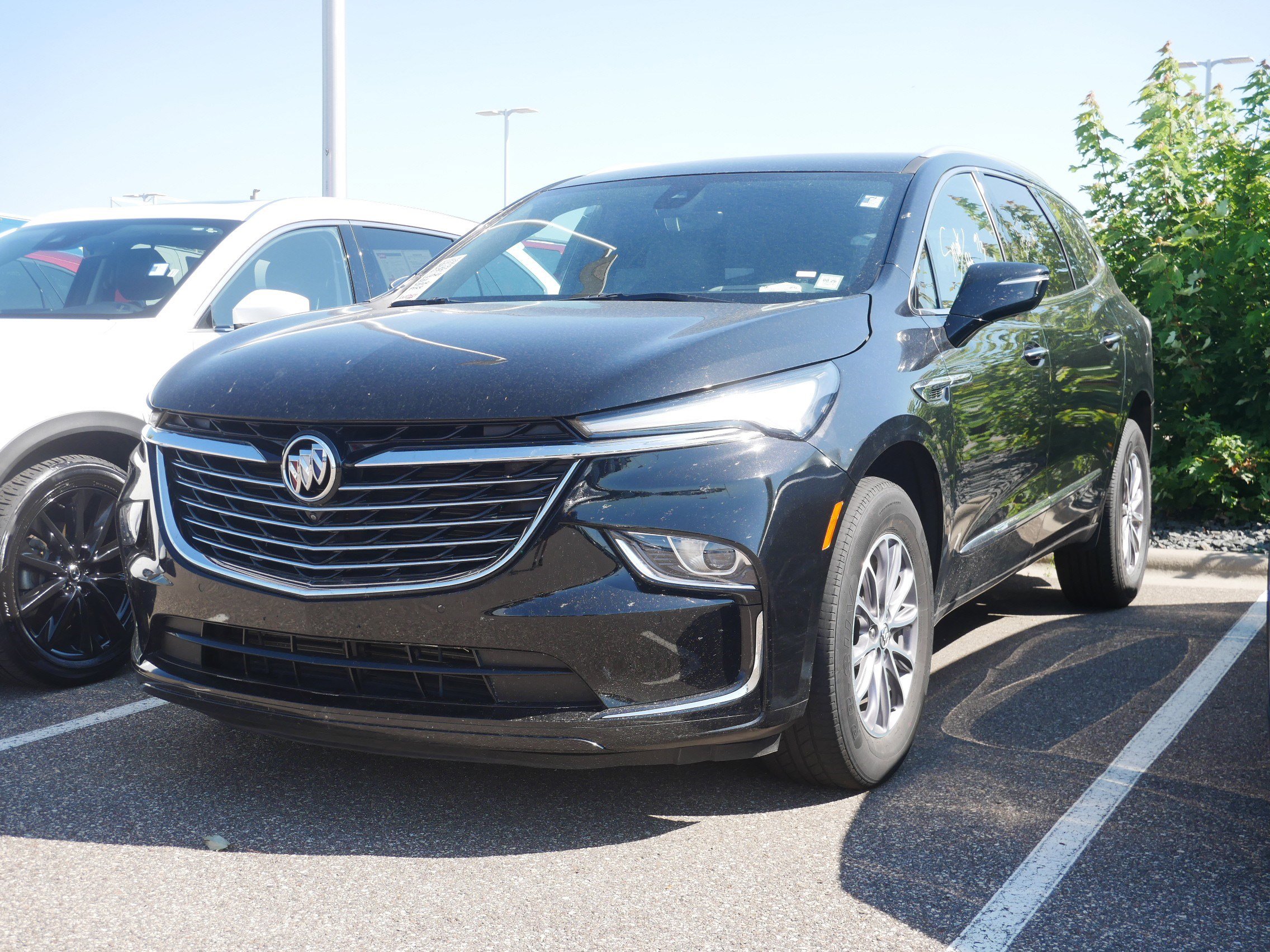 Used 2024 Buick Enclave Premium image 3