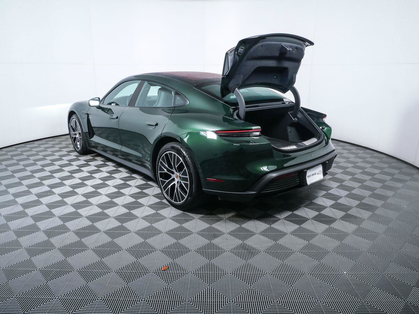 Certified 2025 Porsche Taycan AWD/4WD image 33